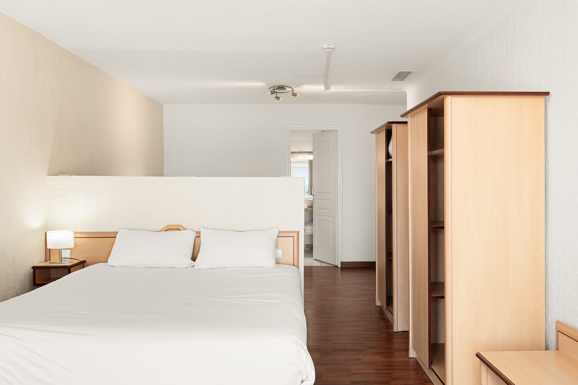 Hôtel le beau séjour à Saint-Raphaël, face à la mer , Chambre Familiale avec Balcon côté mer (9)