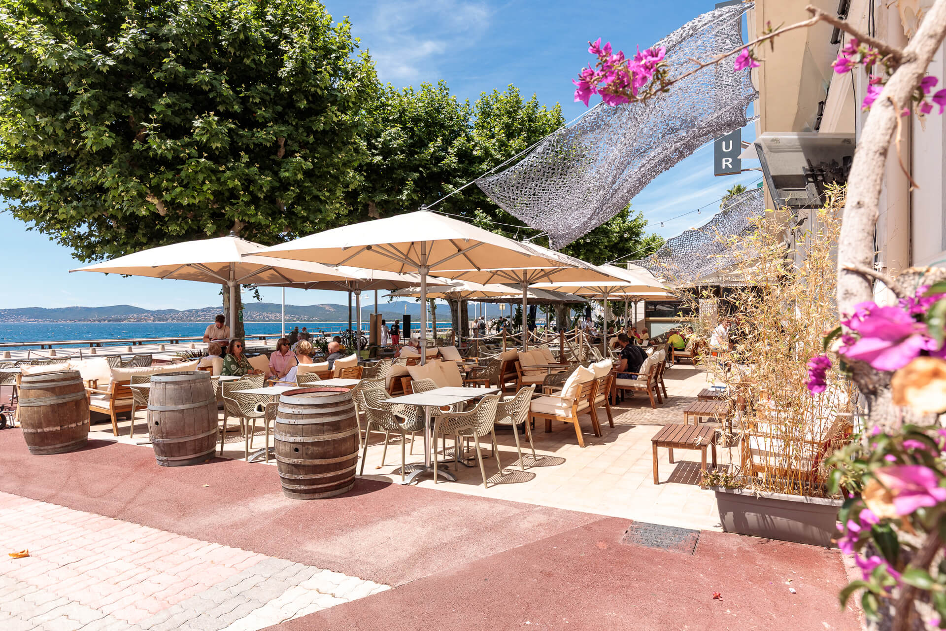Hôtel le beau séjour à Saint-Raphaël, face à la mer , Terrase extérieure du Bar face à la mer, BS Café (17)