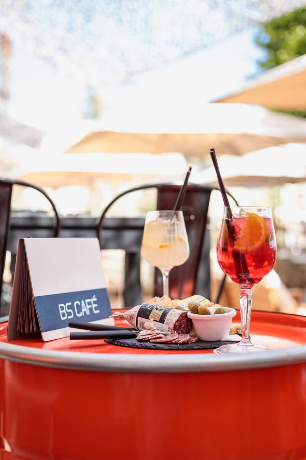 Hôtel le beau séjour à Saint-Raphaël, face à la mer , Terrase extérieure du Bar face à la mer, BS Café (7)