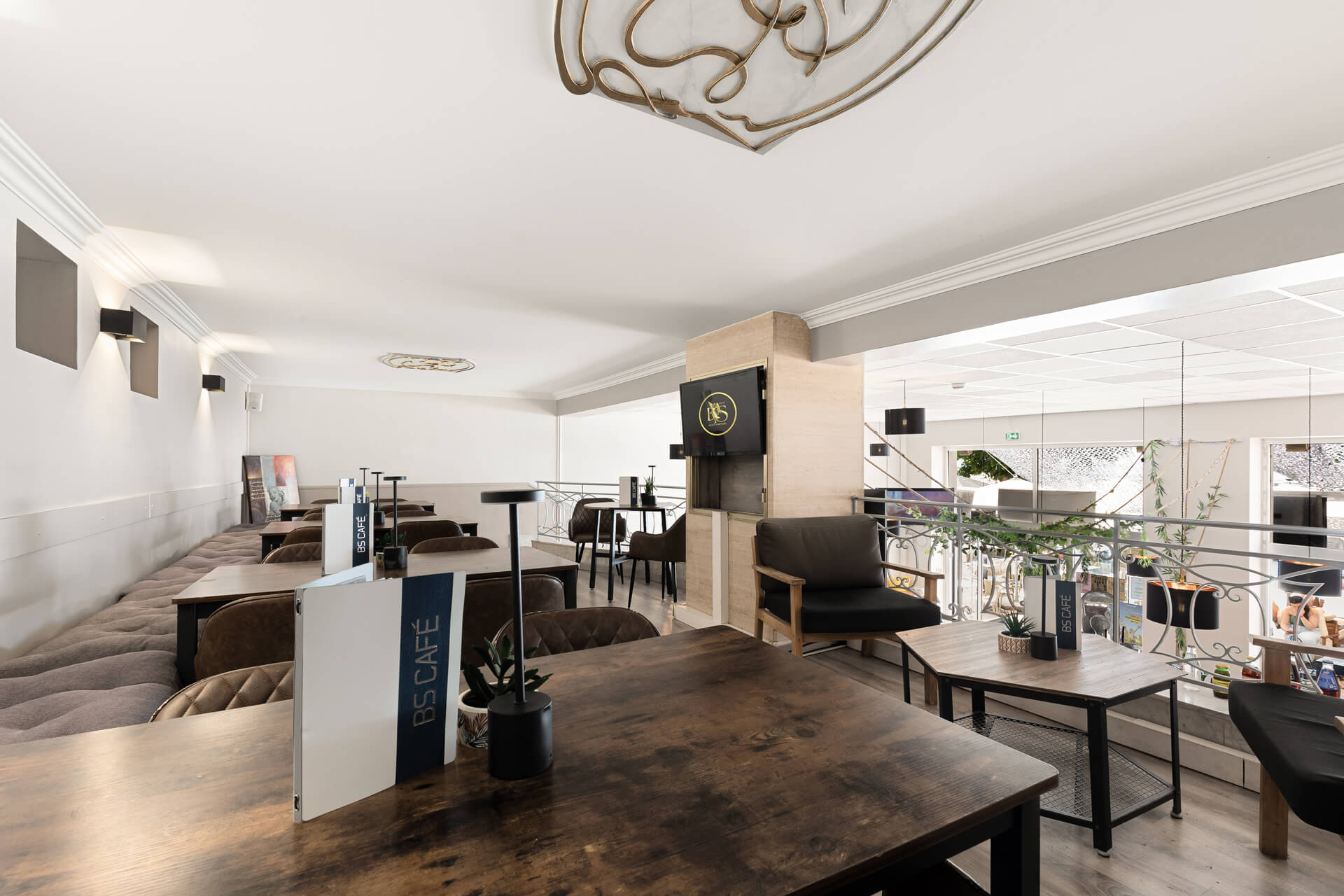Hôtel le beau séjour à Saint-Raphaël, face à la mer , salle intérieur du bar, le BS Café (11)