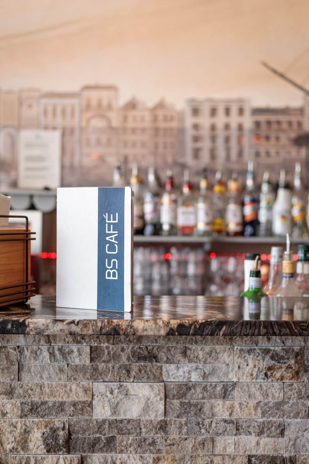 Hôtel le beau séjour à Saint-Raphaël, face à la mer , salle intérieur du bar, le BS Café (5)