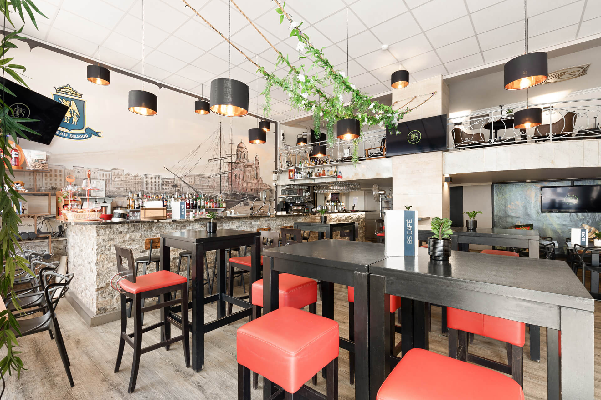 Hôtel le beau séjour à Saint-Raphaël, face à la mer , salle intérieur du bar, le BS Café (7)